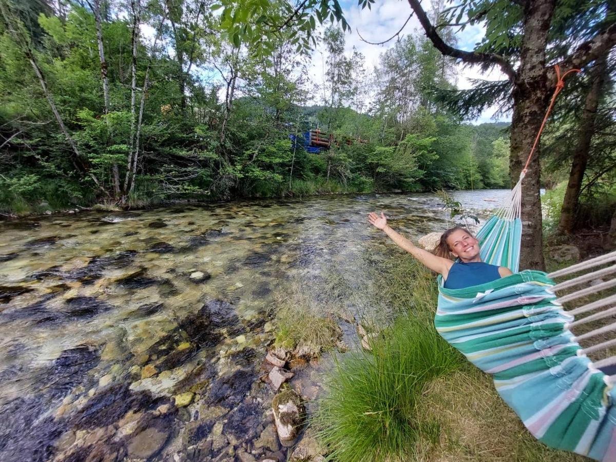 The Riverside Chill Hostel Bled Esterno foto