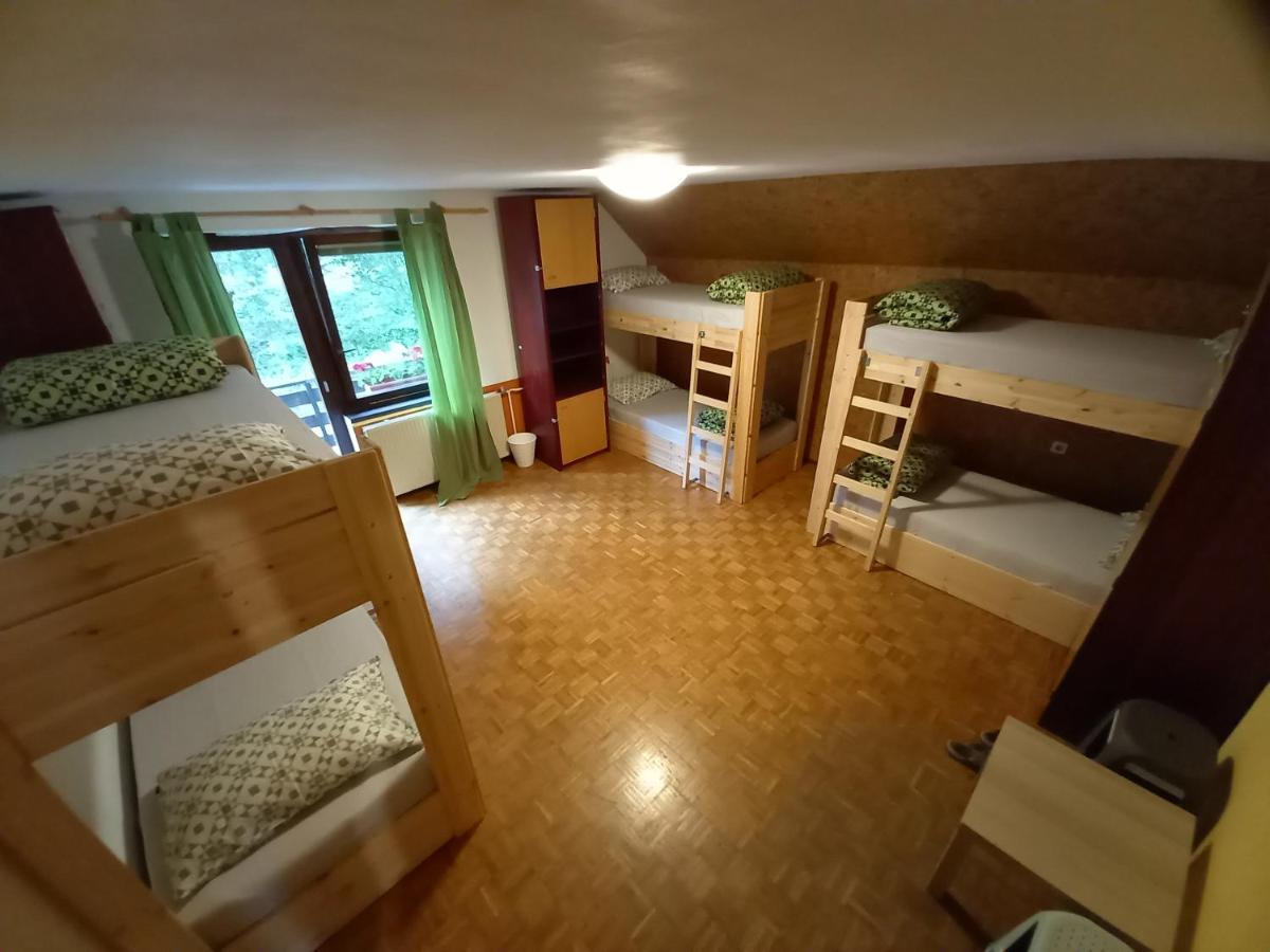 The Riverside Chill Hostel Bled Camera foto