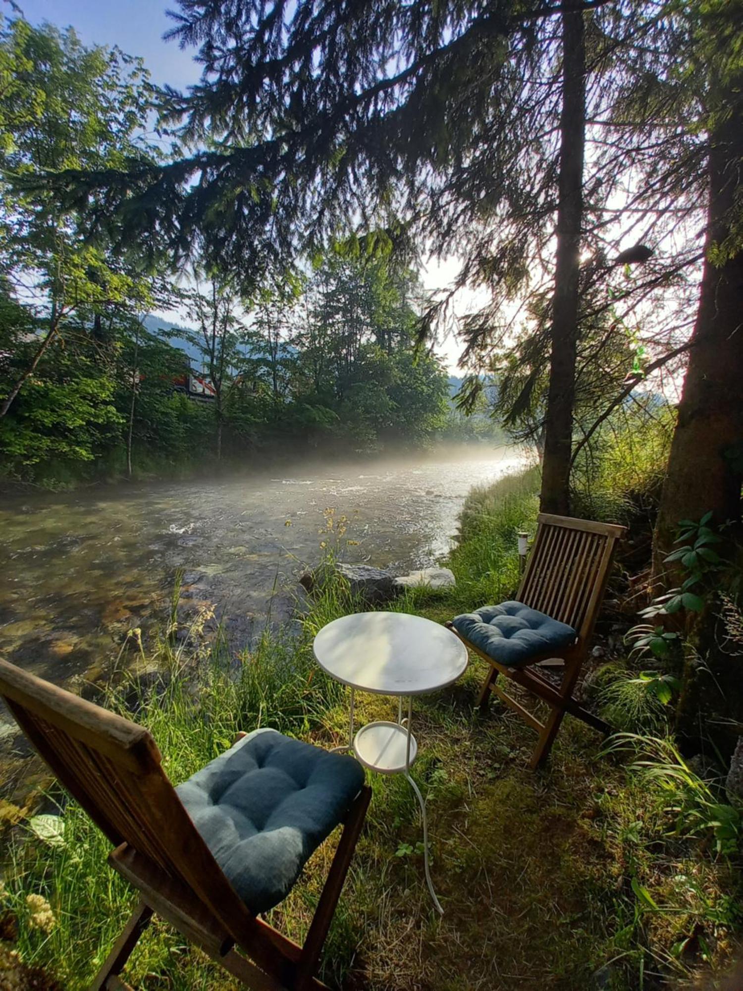The Riverside Chill Hostel Bled Esterno foto